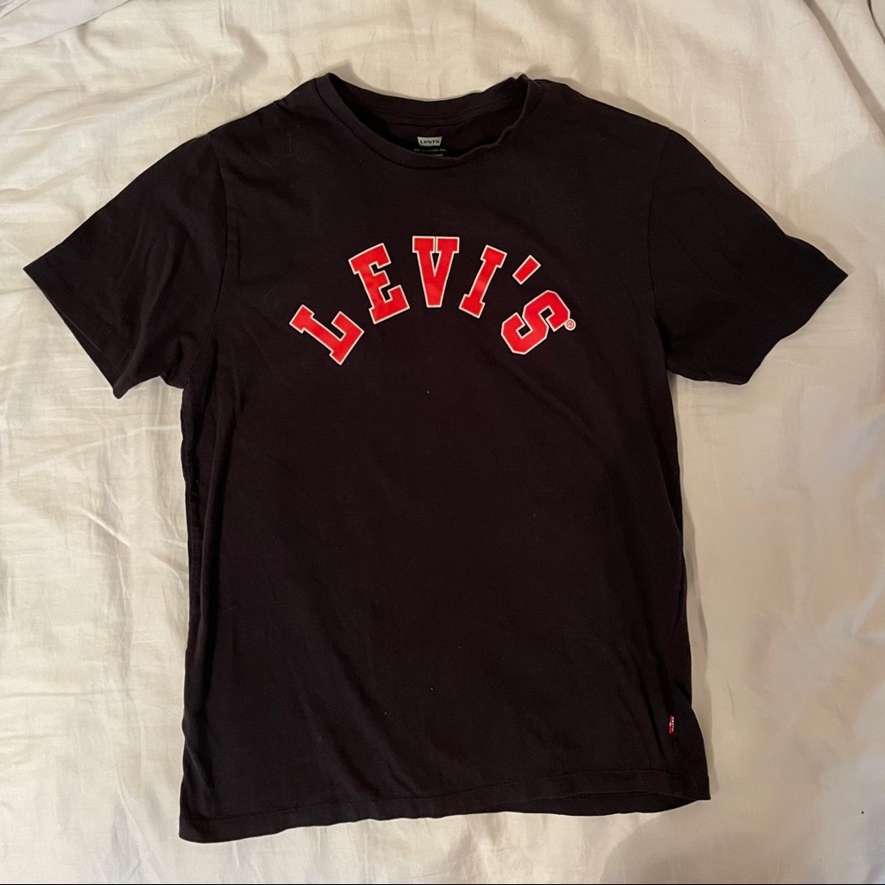 levi’s tee